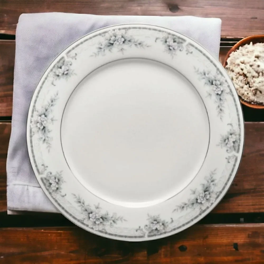Noritake Sweet Leilani‎ Dinner Plate Platinum Trimmed 10.5